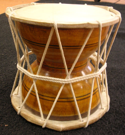 http://www.lisaheinrich.com/lincoln/instruments/talkingdrum.JPG